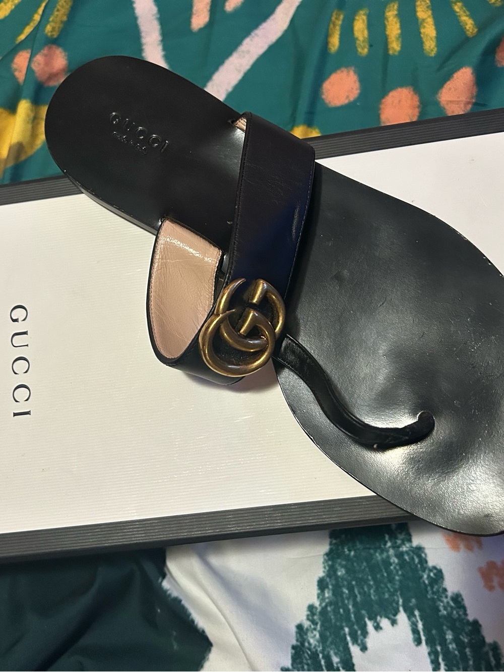 Gucci Black Leather Thong Sandal with Gold Double G - Picture 2 of 8